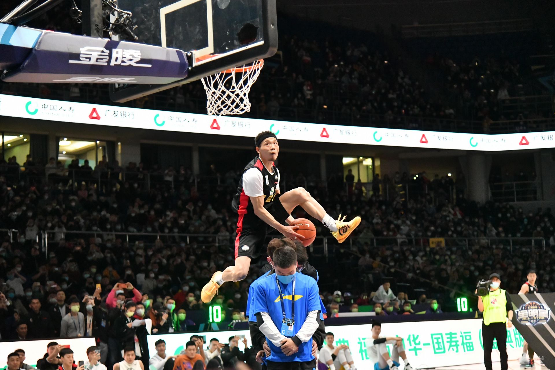 的背景下 的背景下